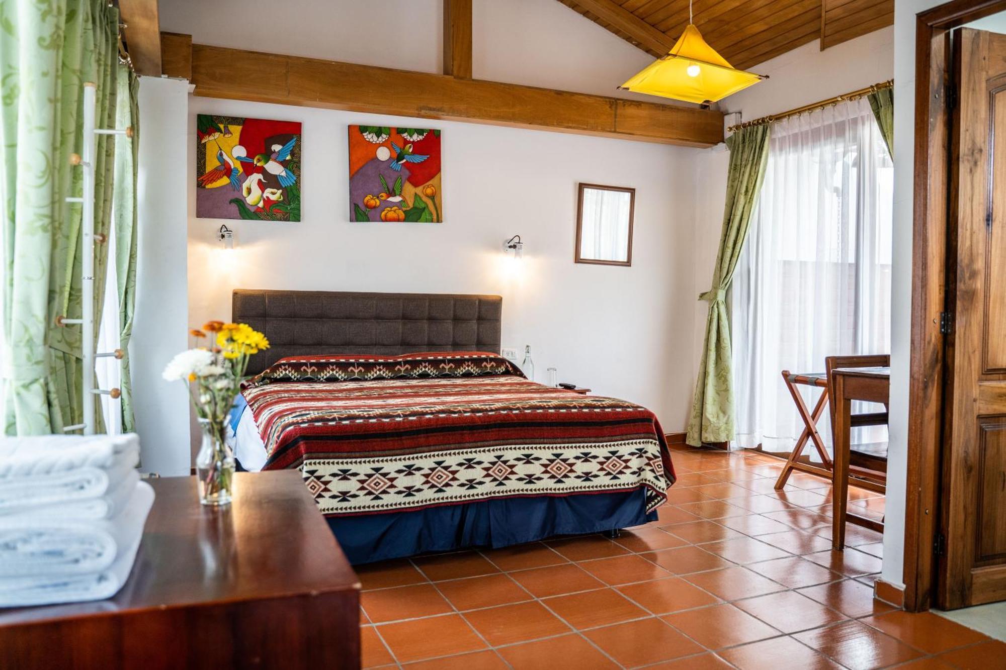 Hostal Riviera Sucre Отавало Экстерьер фото