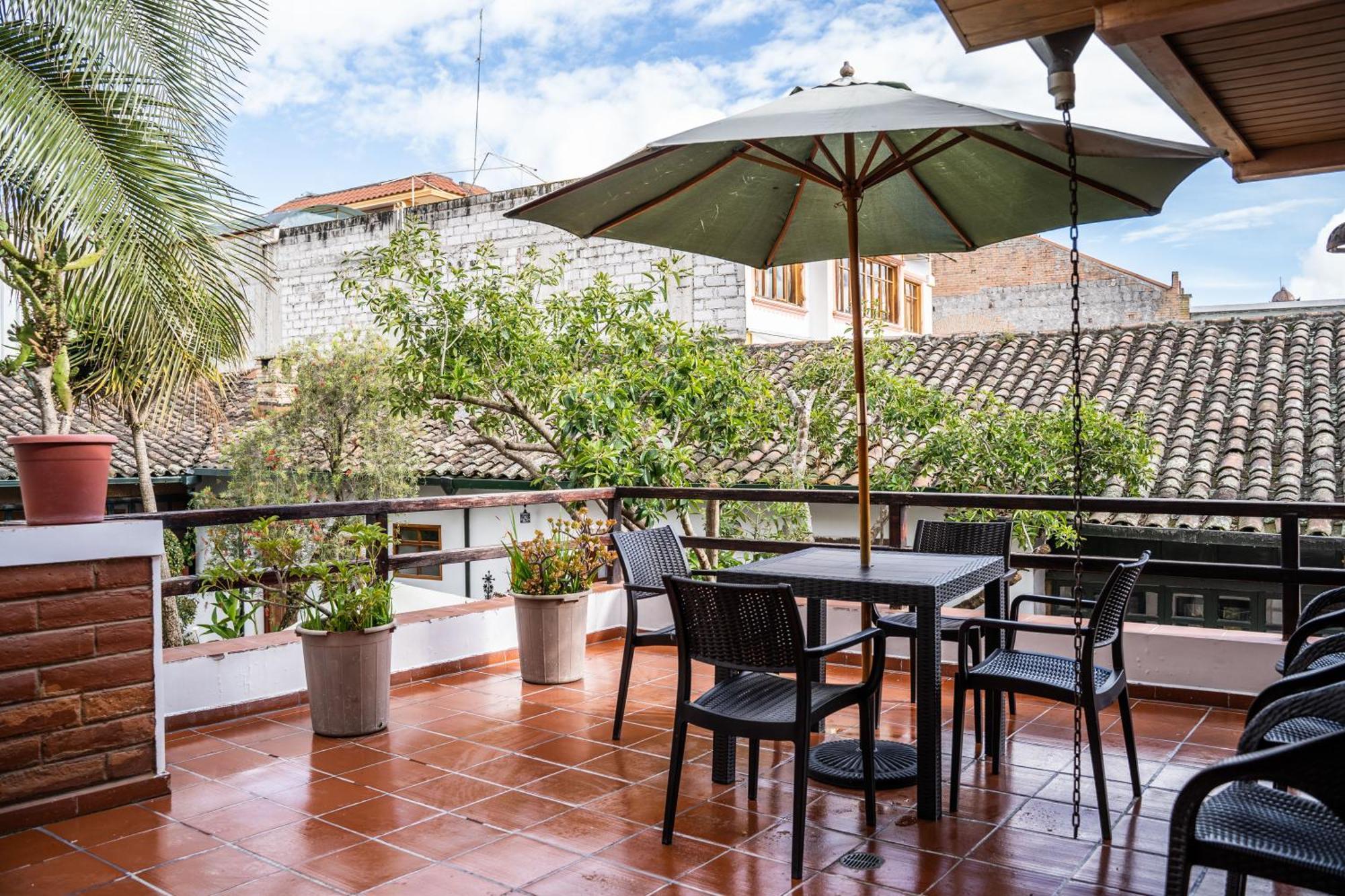 Hostal Riviera Sucre Отавало Экстерьер фото